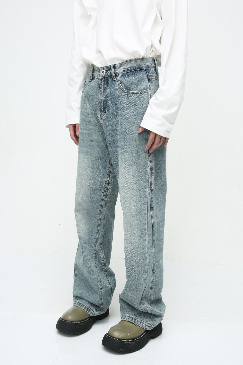 Mid Rise Jeans with Pockets