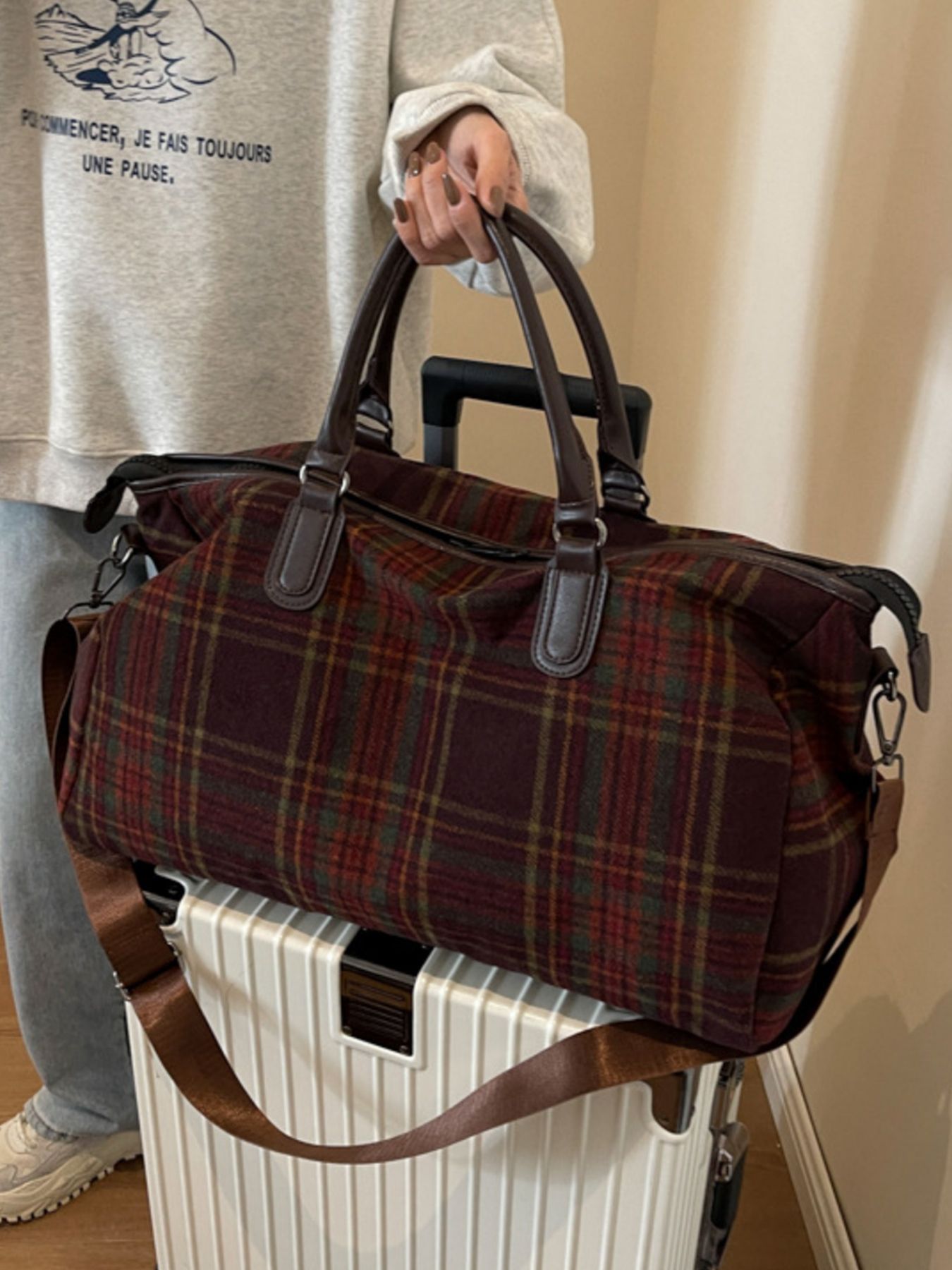 Vintage Plaid Pattern Travel Bag 2