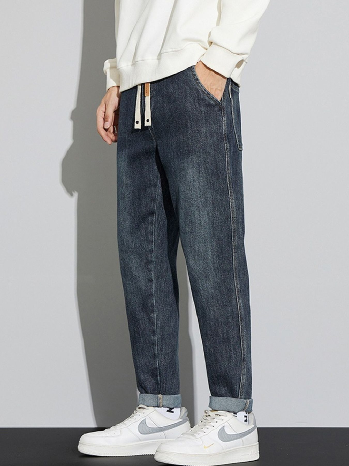 Men's Washed Relaxed Fit Cuffed Jeans