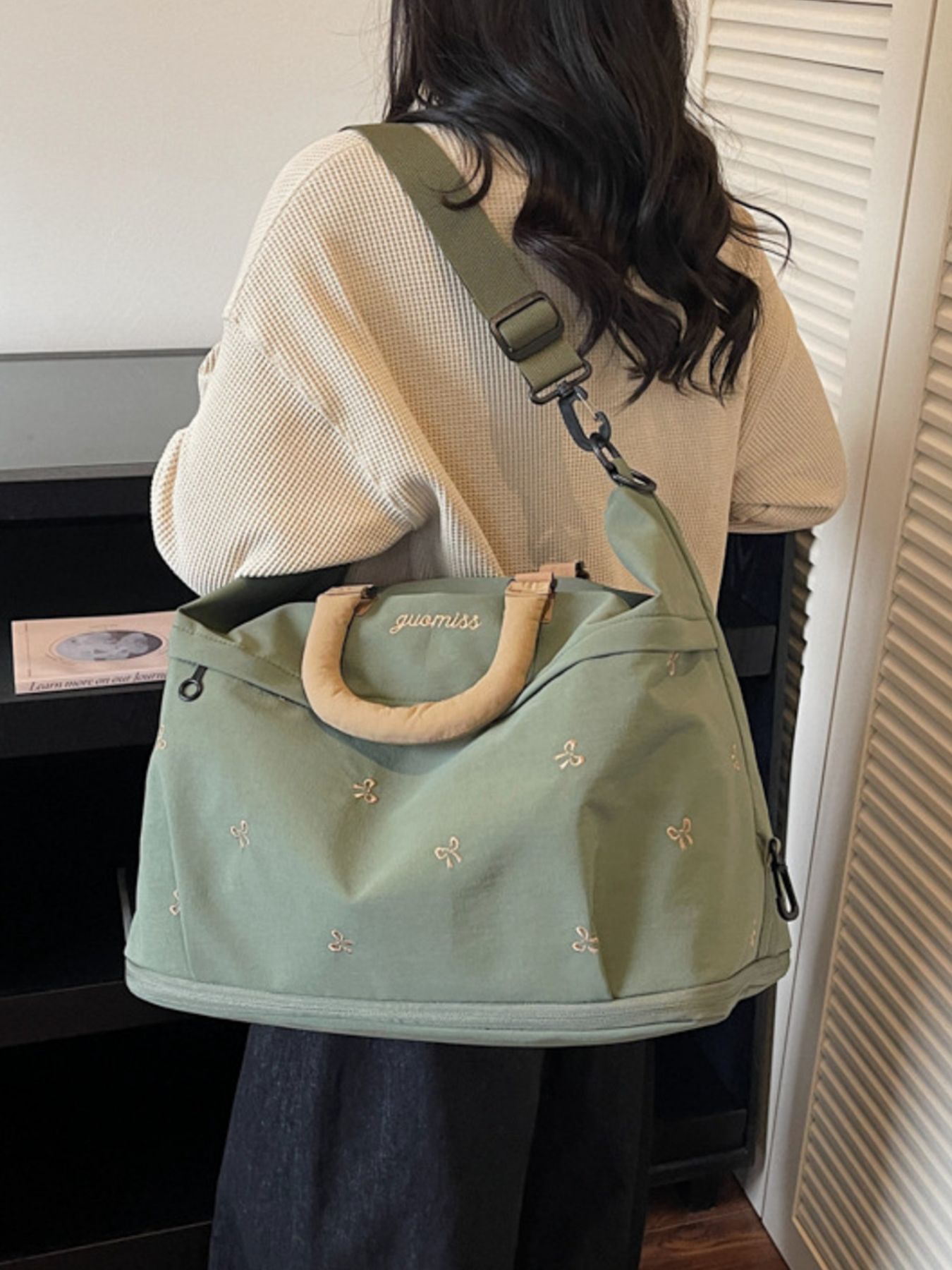 Bow Embroidered Travel Bag 7
