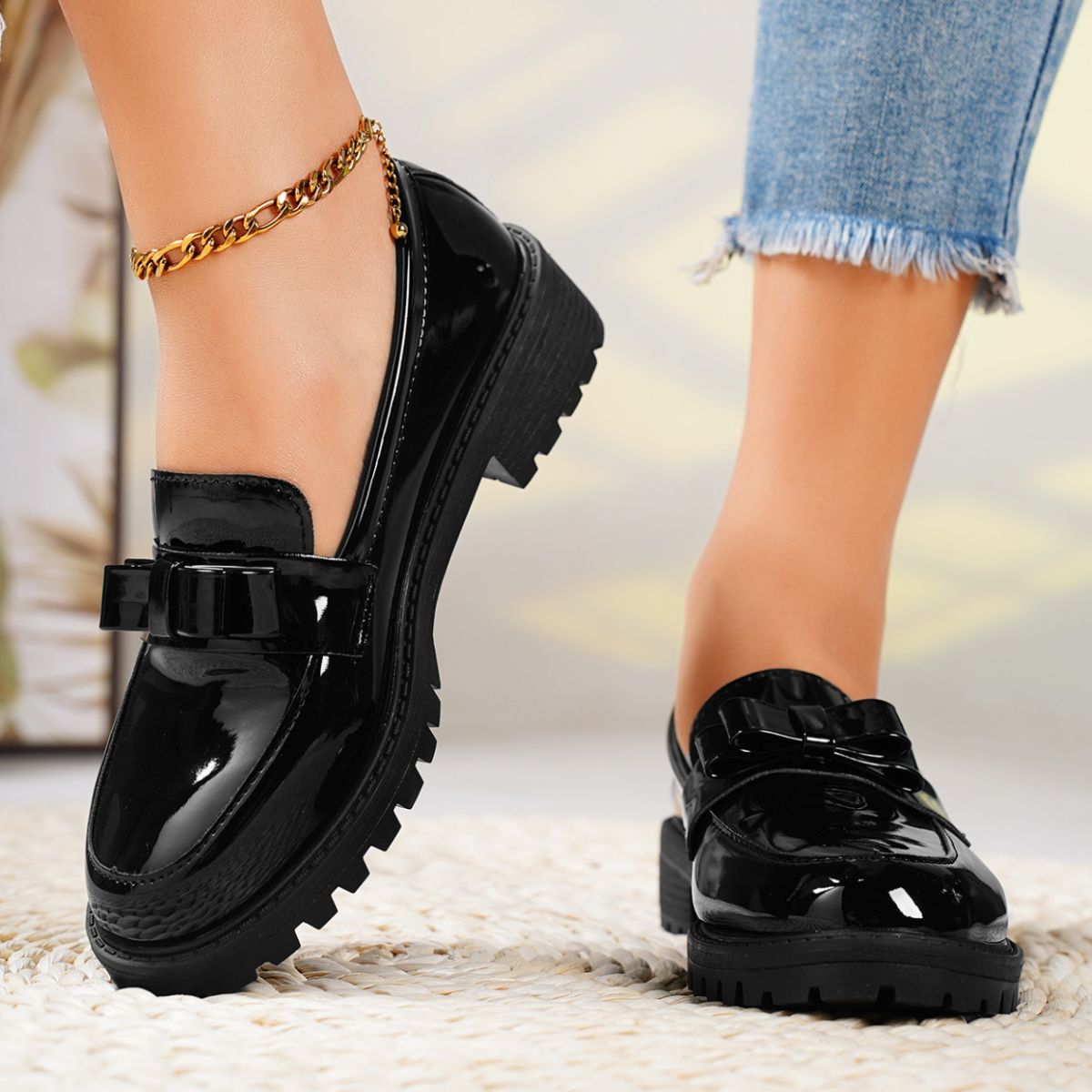 Round Toe Bow Loafers