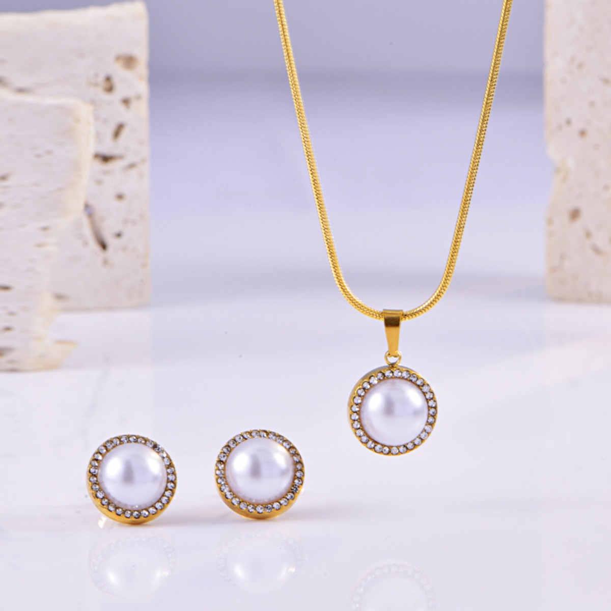 Synthetic Pearl 18K Gold-Plated Rhinestone Necklace and Earrings Jewelry Set