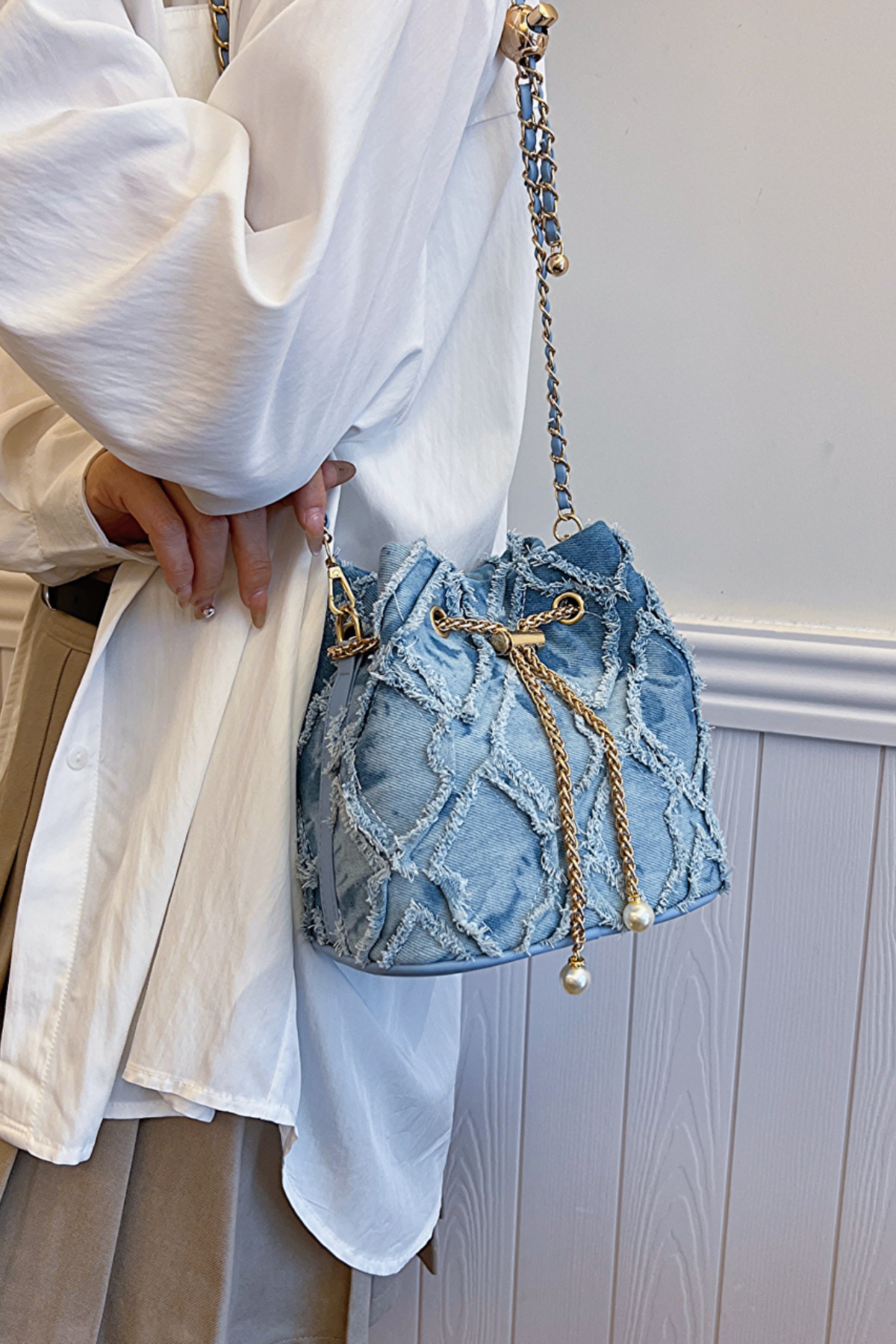 Chain Drawstring Raw Edge Denim Bucket Bag 2