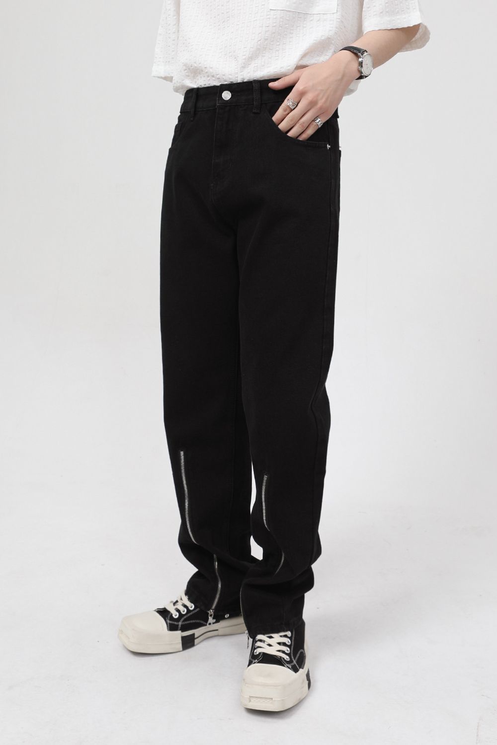 Pocketed Jeans with Zipper