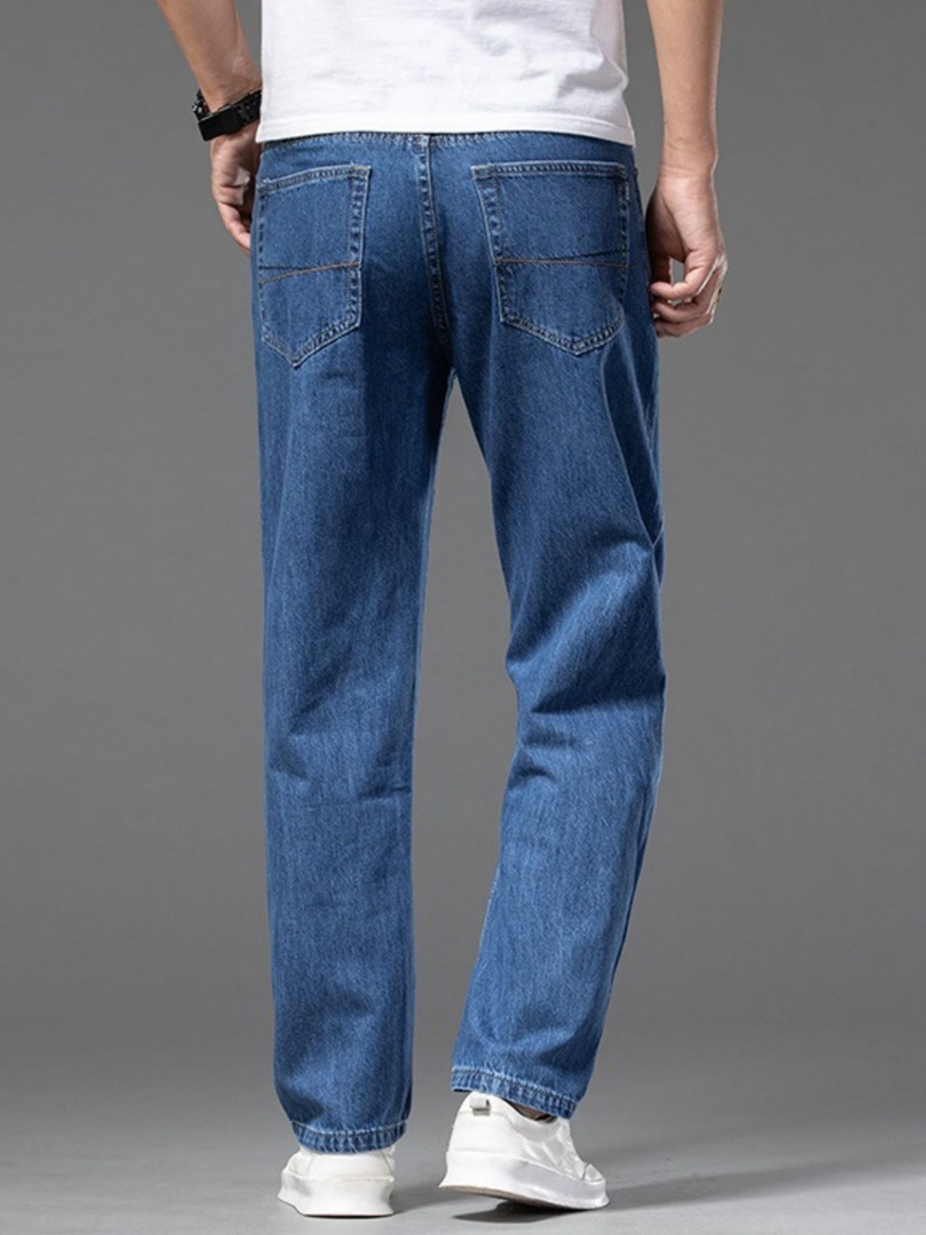 Men's Straight-Leg Jeans