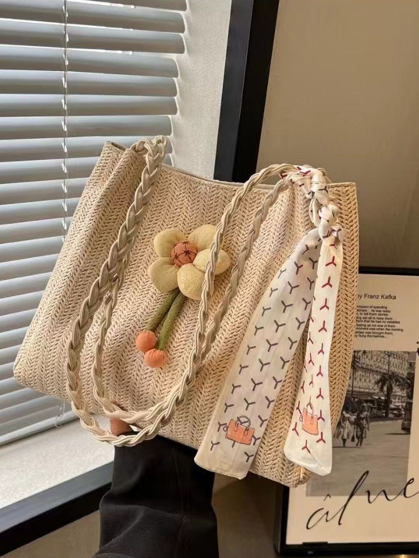 Floral Decor Woven Straw Tote Bag