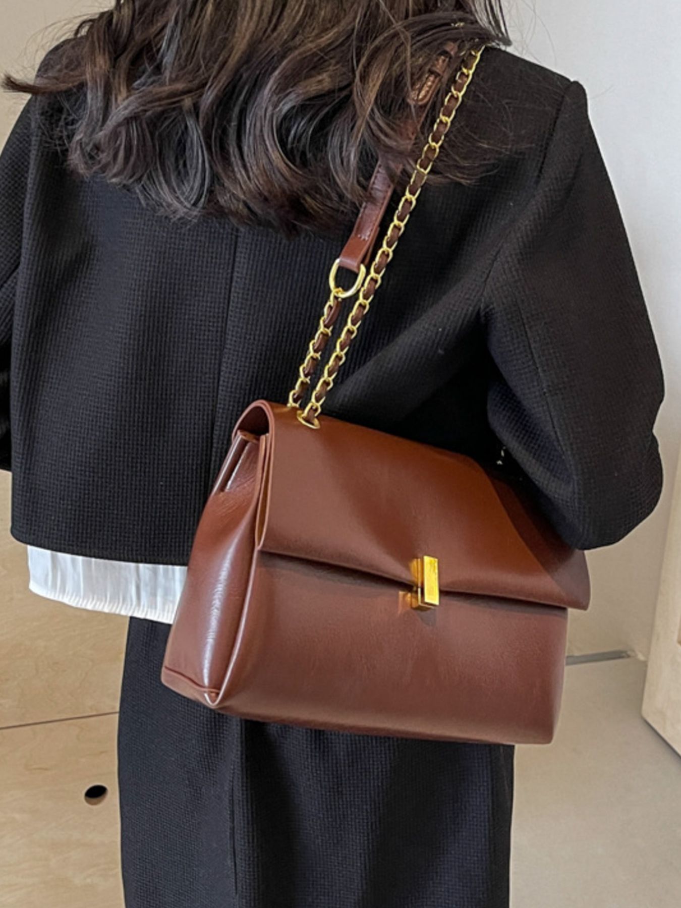 Chain Strap Shoulder Bag 4