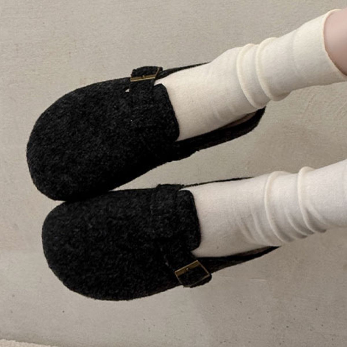 Buckle Decor Round Toe Slippers