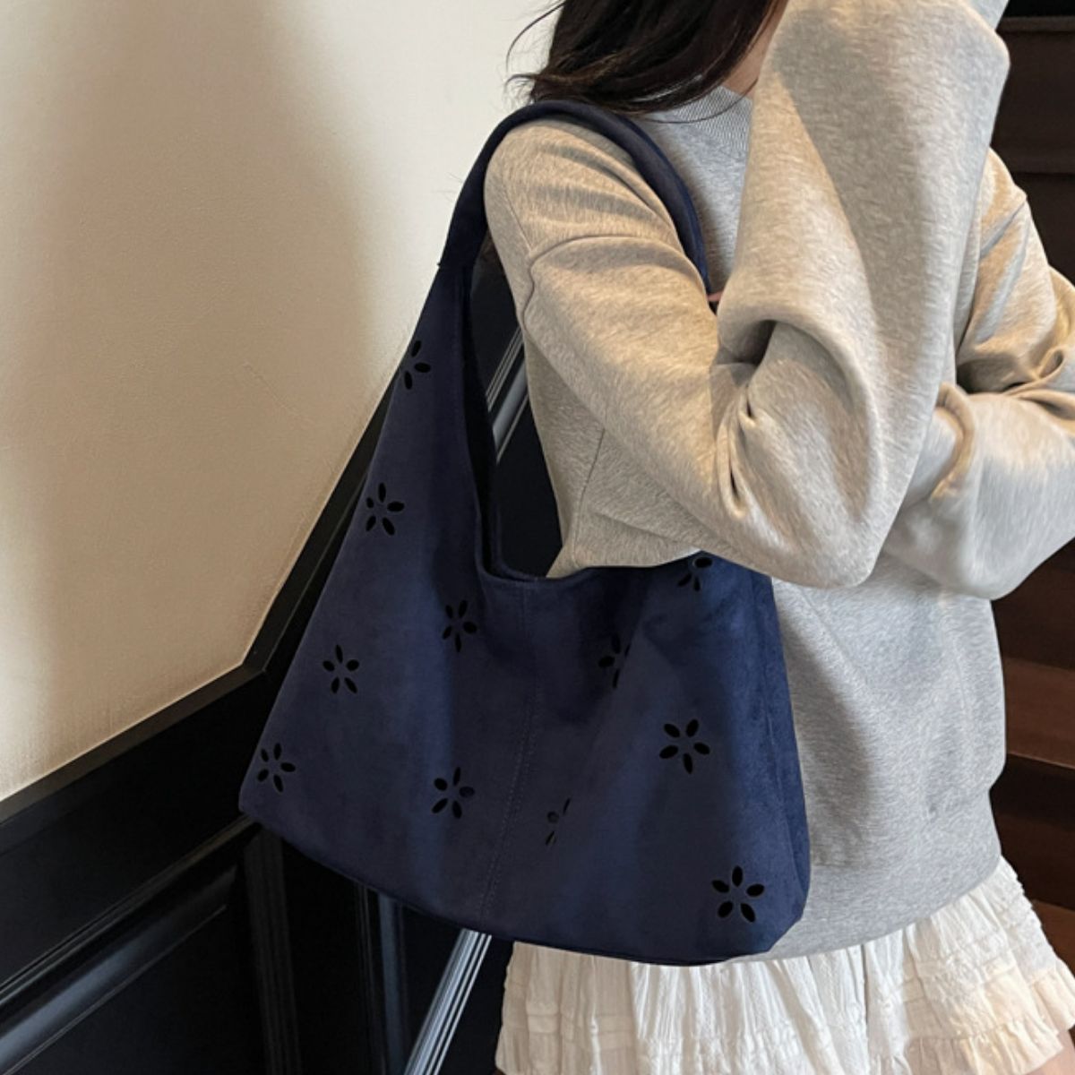 Cut-out Shoulder Bag 7