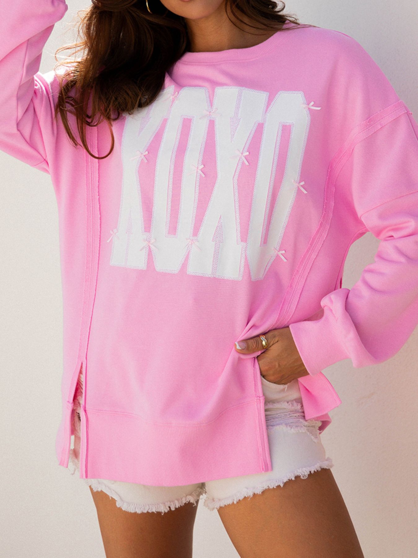Sequin XOXO Letter Graphic Exposed Seam Baggy Sweatshirt