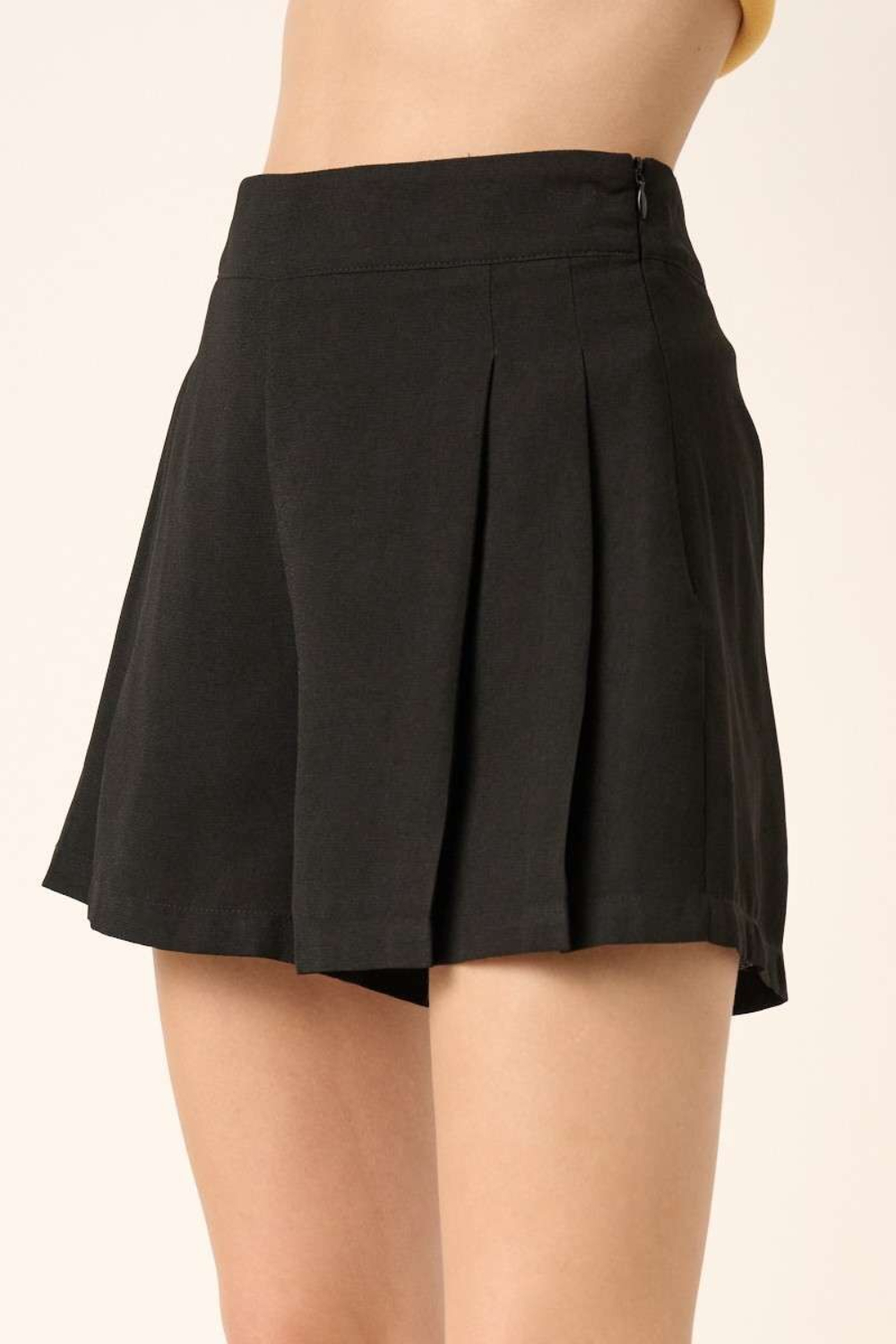 Side Invisible Zipper Pleated Shorts