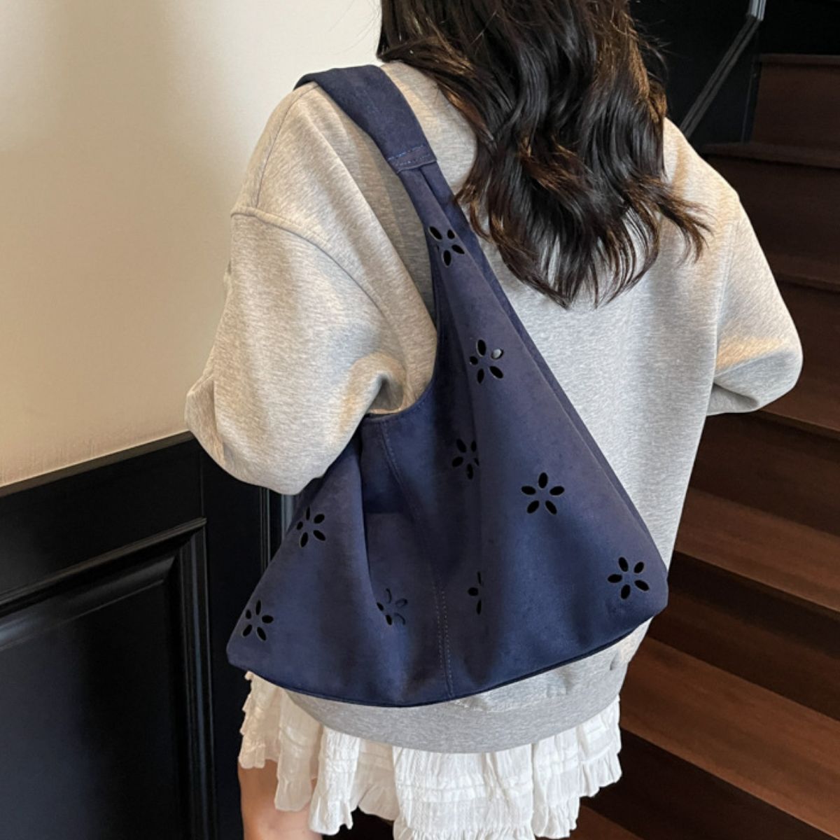 Cut-out Shoulder Bag 6