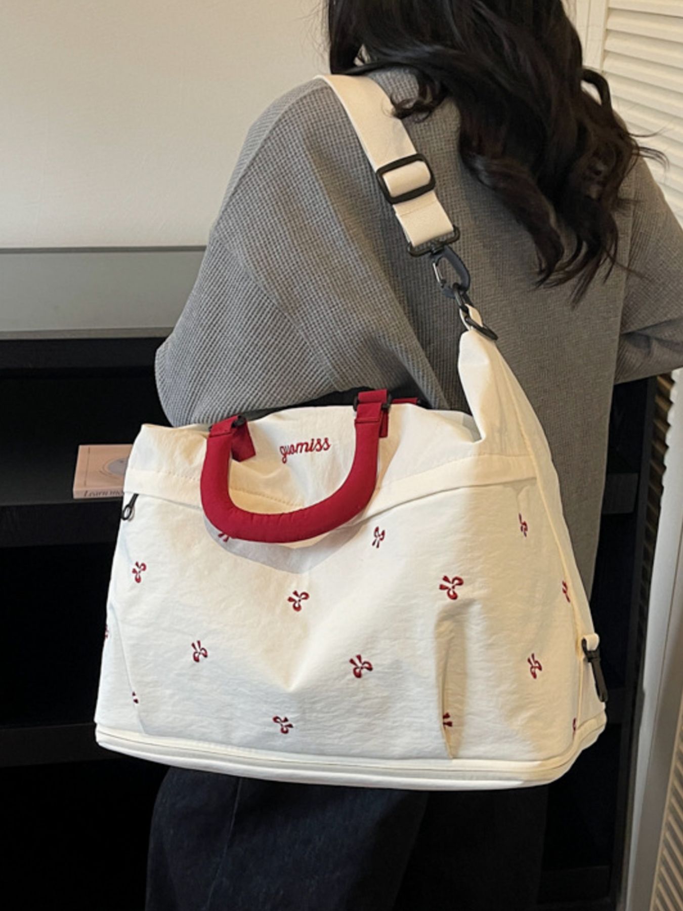 Bow Embroidered Travel Bag 5