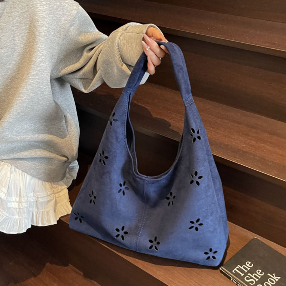Cut-out Shoulder Bag 3