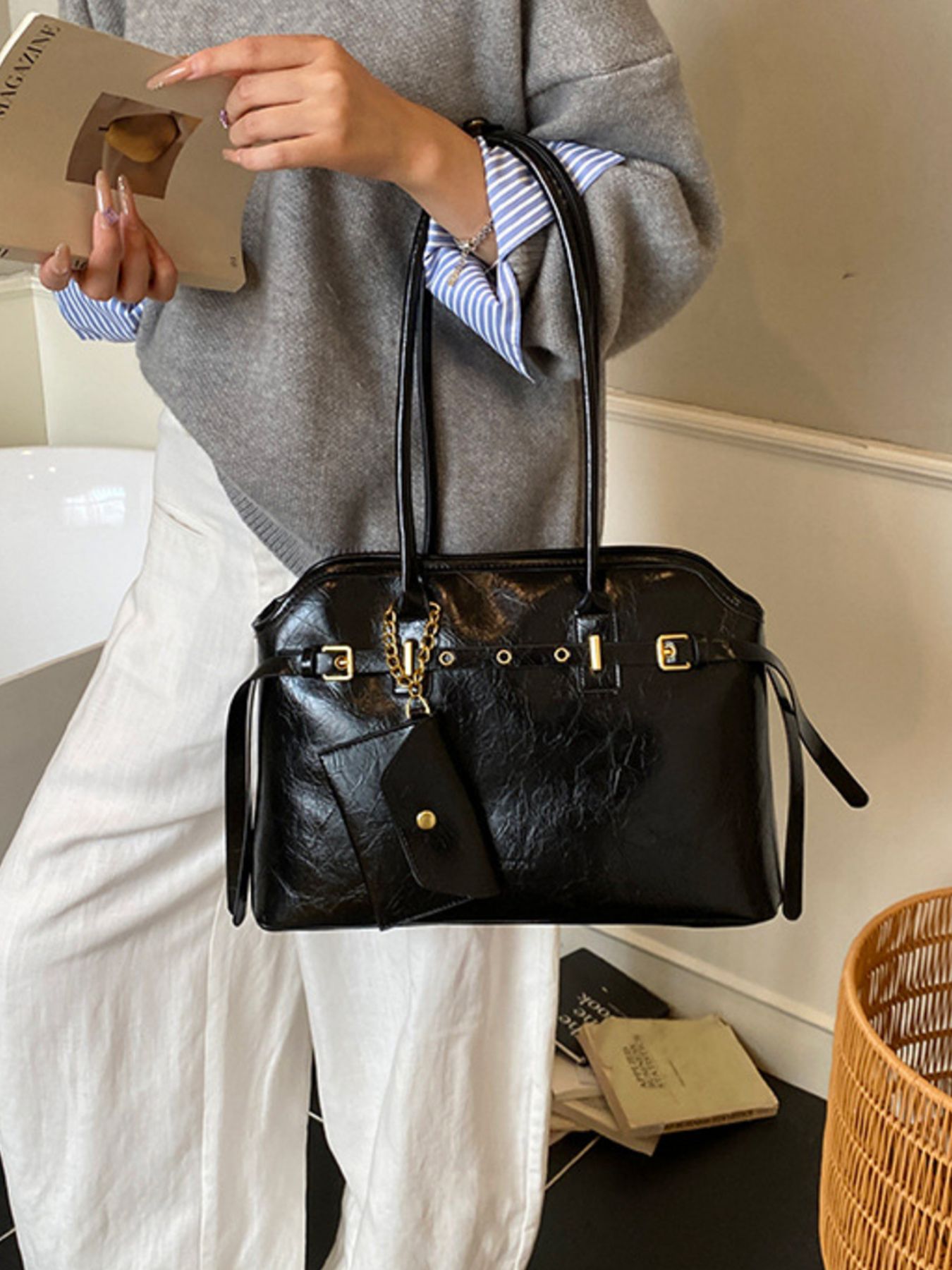 Vintage Buckle Decor Handbag