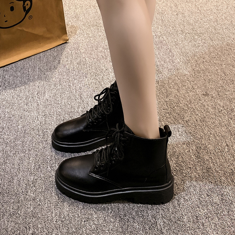Round-Toe Lace-Up Martin boots
