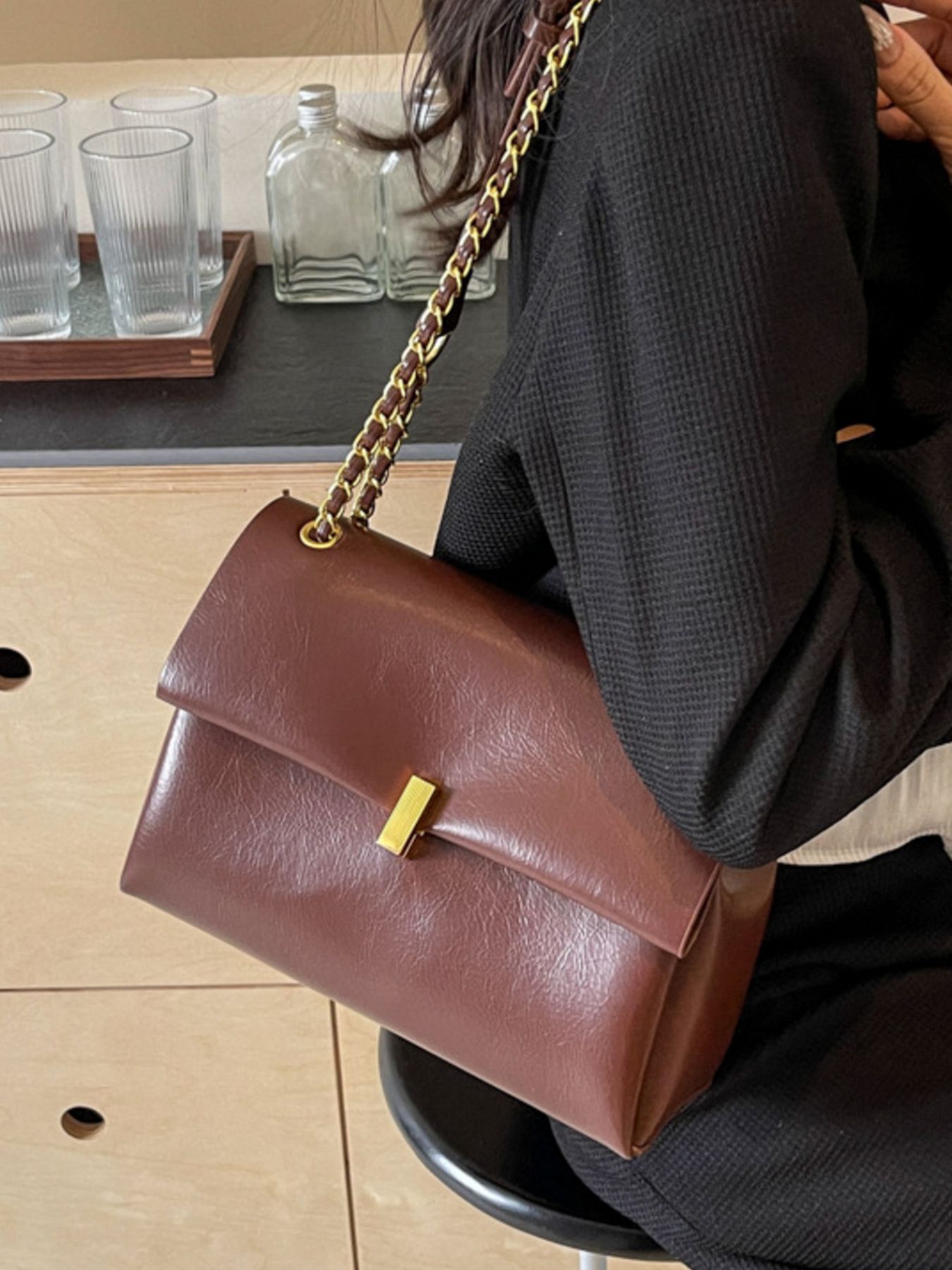 Chain Strap Shoulder Bag 2