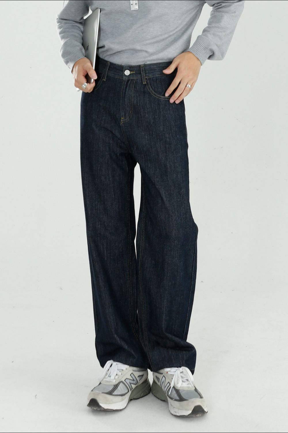 Mid Rise Jeans with Pockets