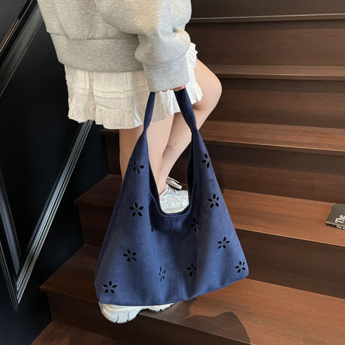 Cut-out Shoulder Bag 4