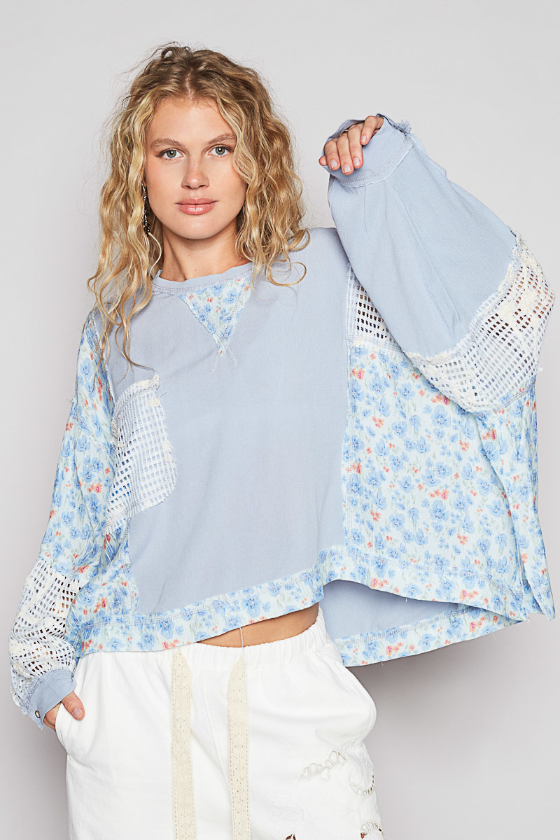 Round Neck Cropped Gauze Floral Pattern Top with Overlock Stitch Detail