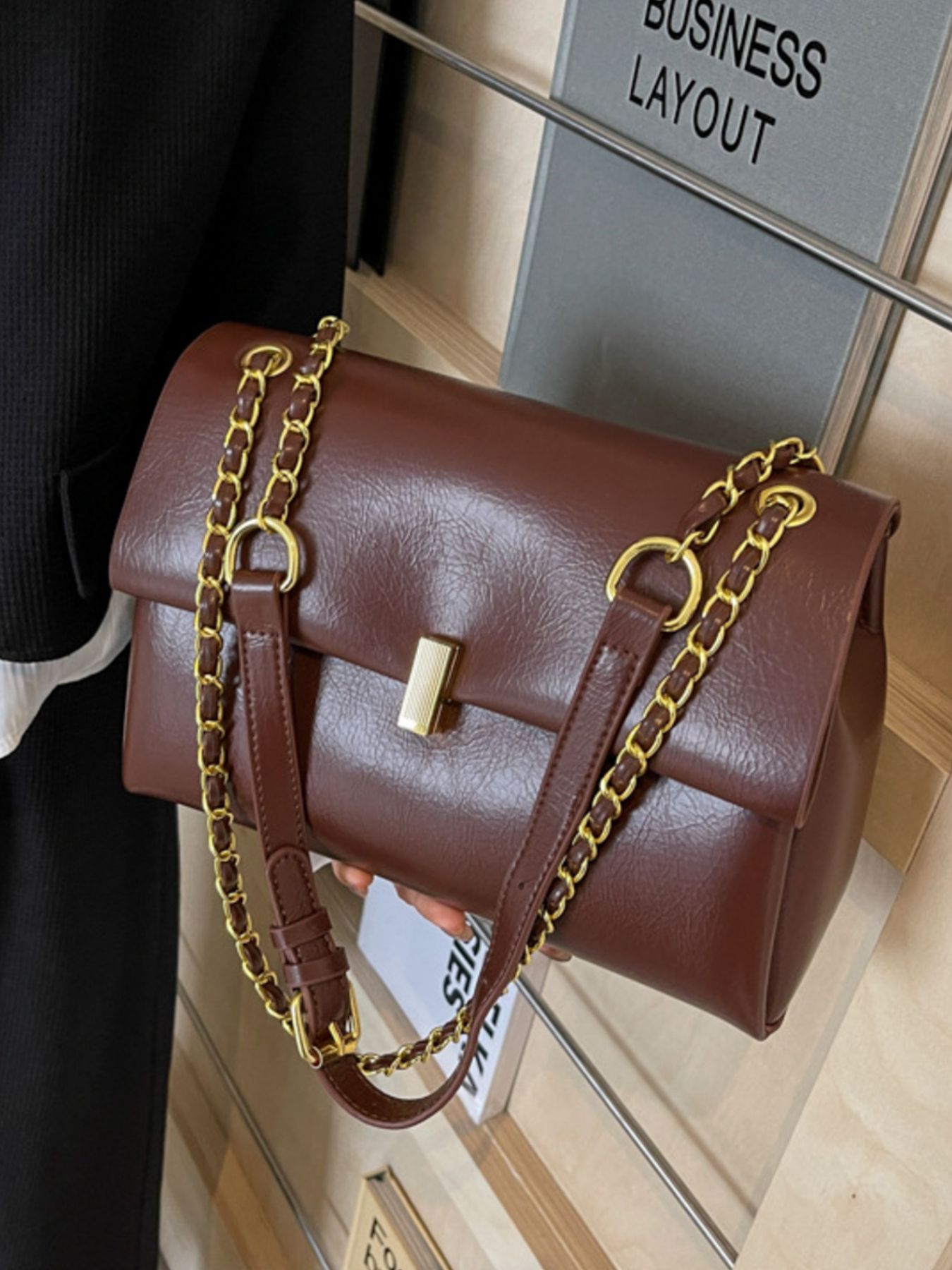 Chain Strap Shoulder Bag 3