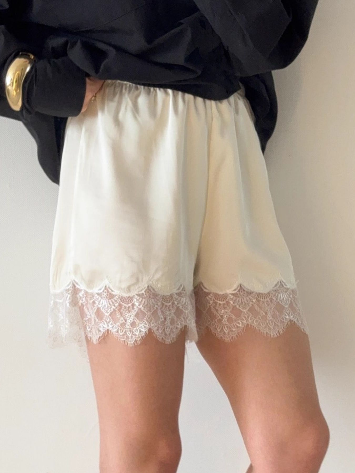 Lace Trim Elastic Waist Shorts