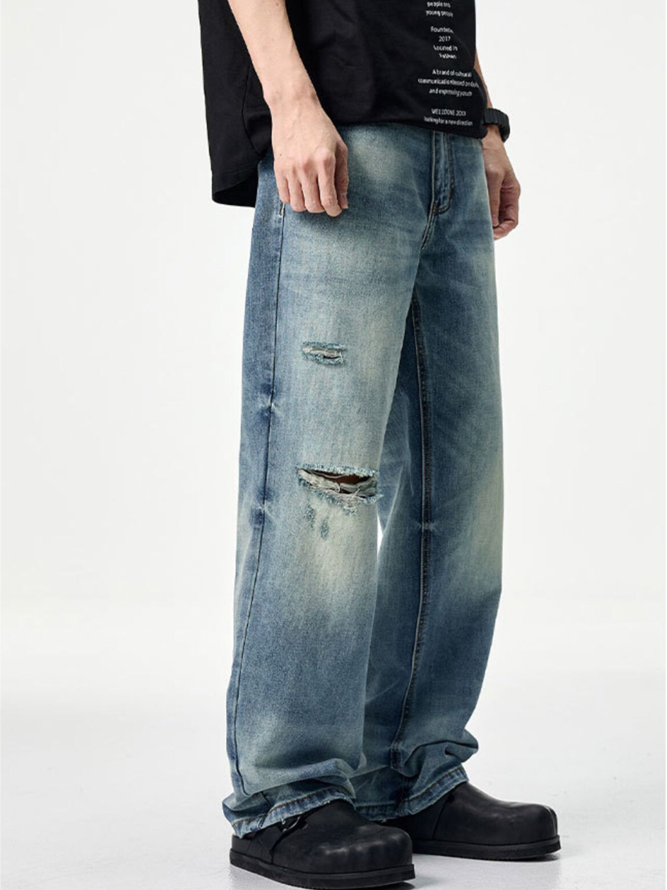 Men's Distressed Relaxed Fit Jeans