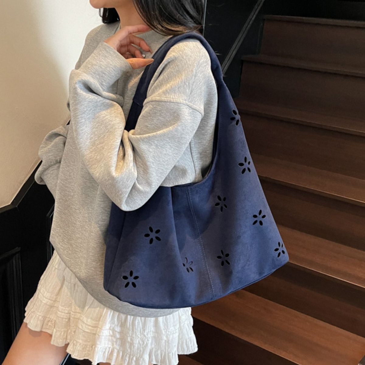 Cut-out Shoulder Bag 5