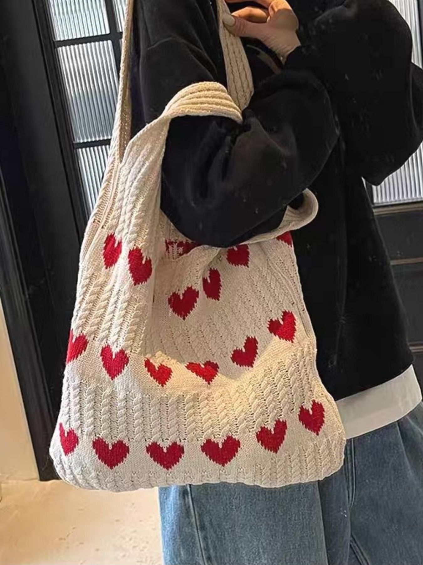 Heart Pattern Knitted Handbag