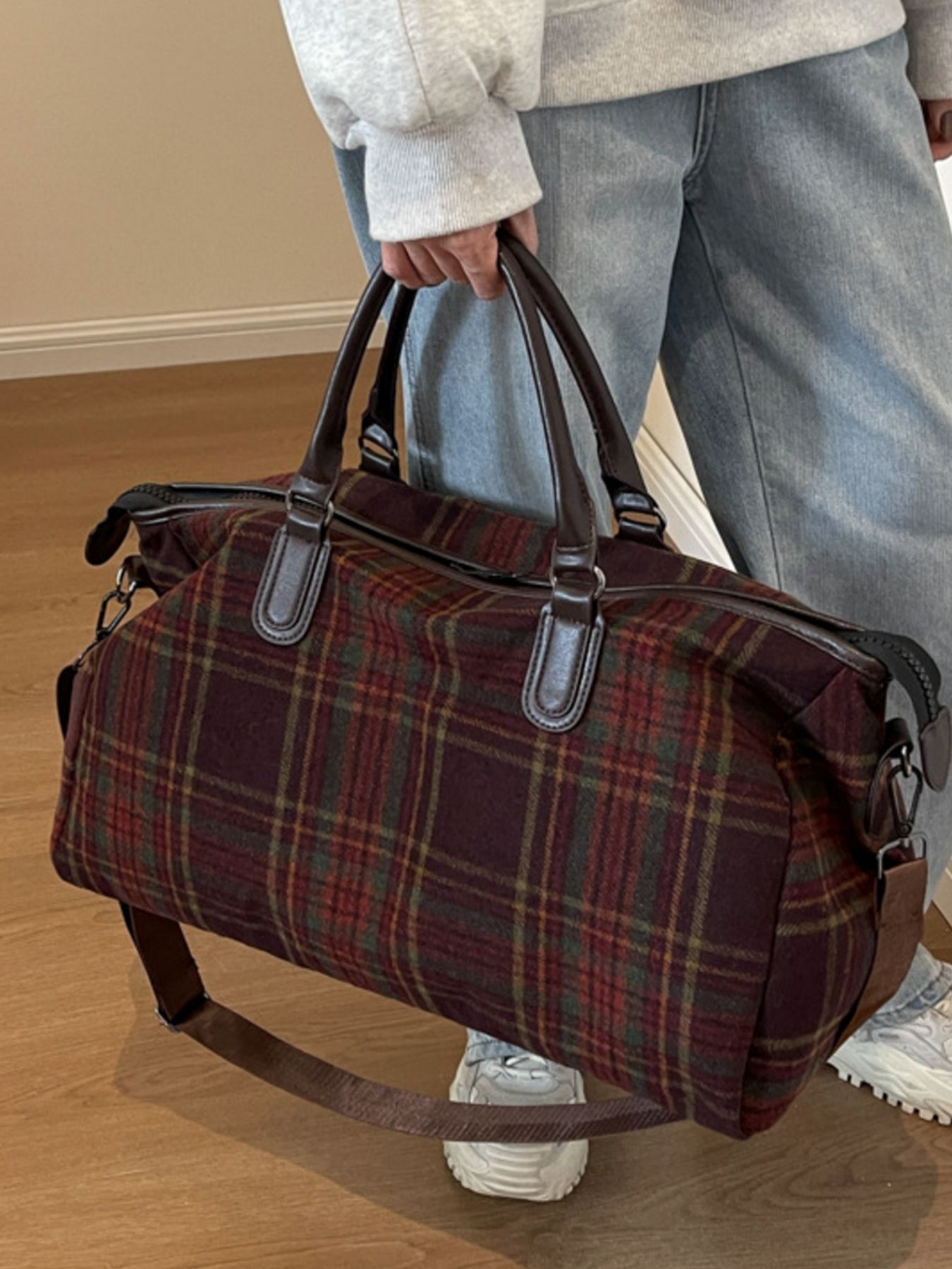 Vintage Plaid Pattern Travel Bag 4