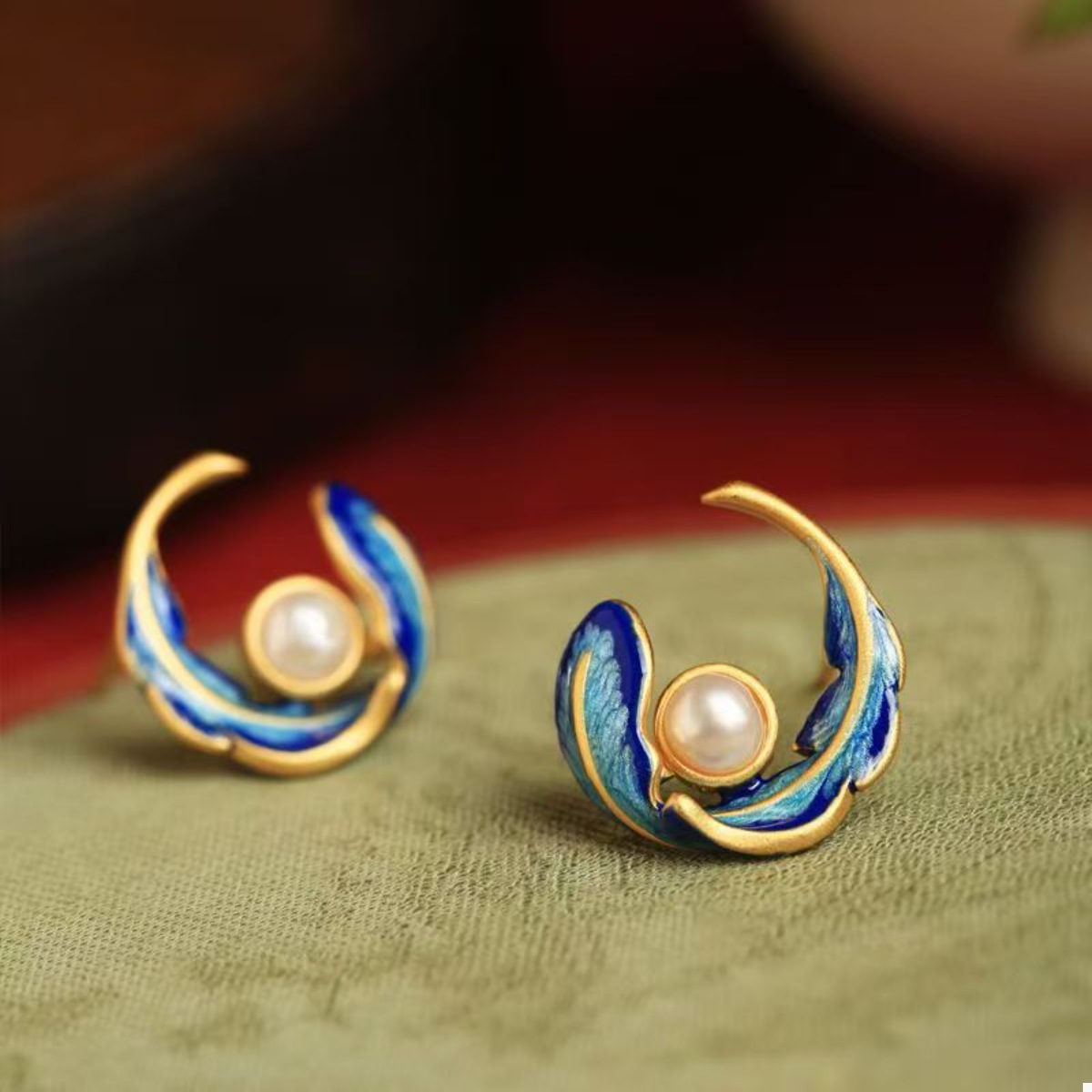 Feather Pearl Stud Earrings