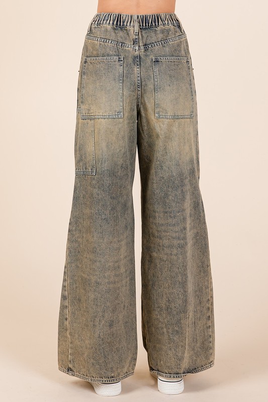 Washed Wide Leg Jeans with Pockets