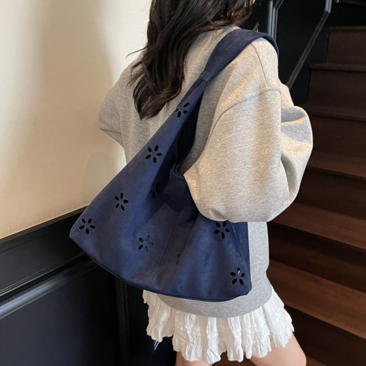 Cut-out Shoulder Bag 2