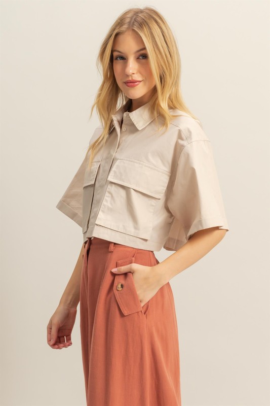 Front Pockets Poplin Collared Neck Crop Shirt