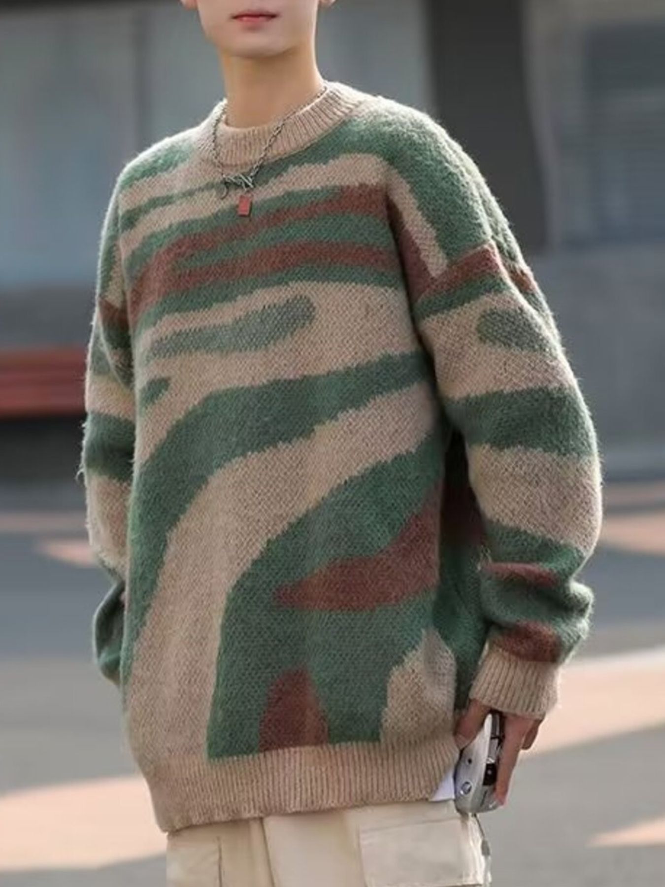 Men's Contrast Round Neck Sweater