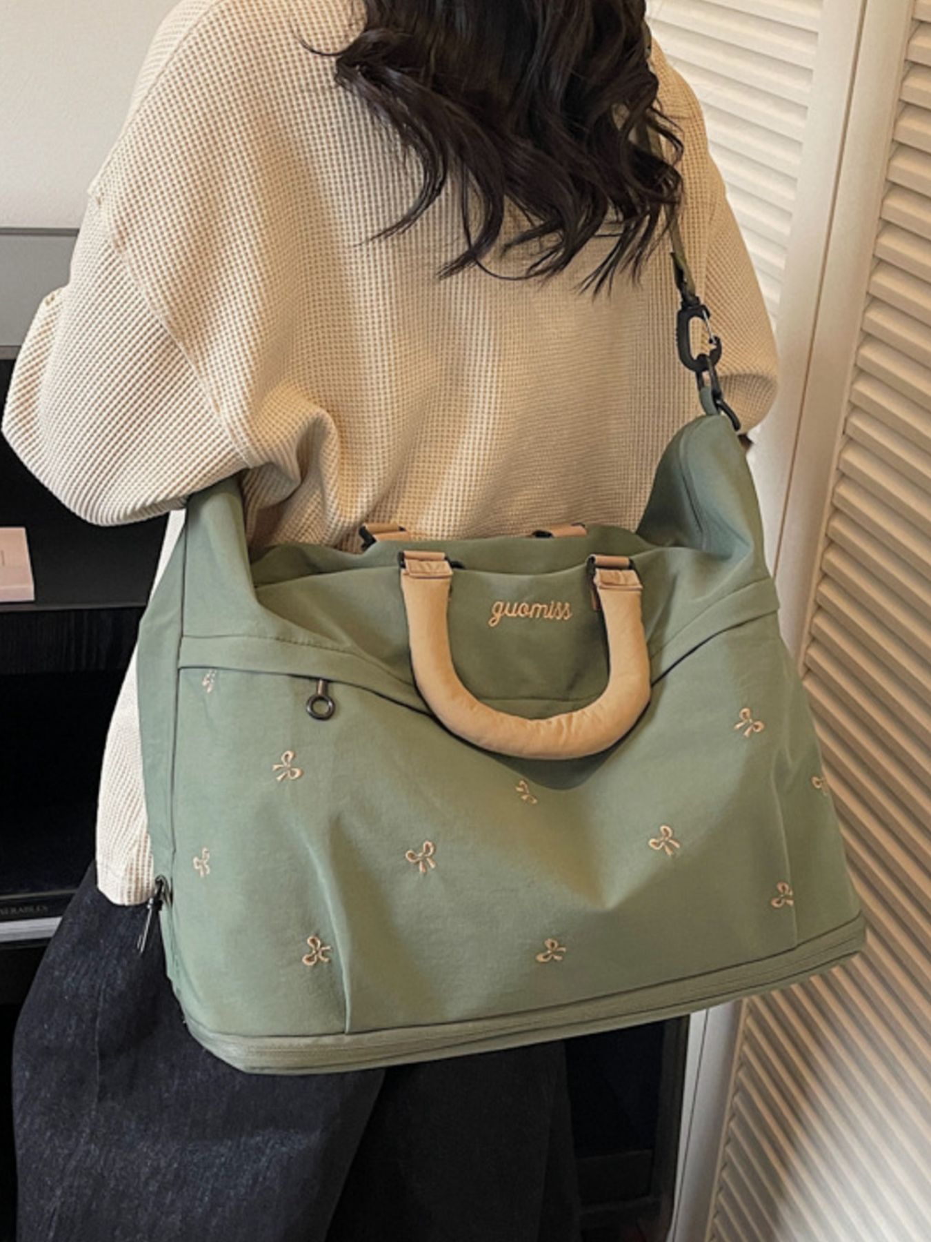 Bow Embroidered Travel Bag 6