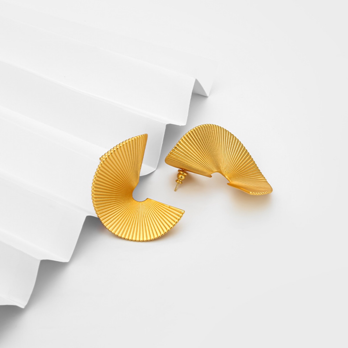 18K Gold-Plated Copper Fan-Shaped Earrings