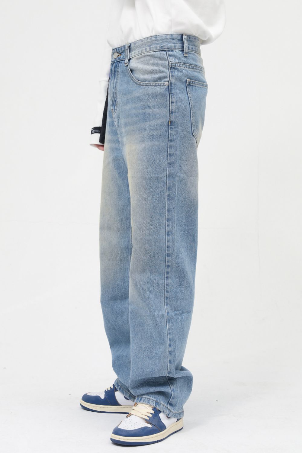 Washed Mid Rise Jeans with Pockets