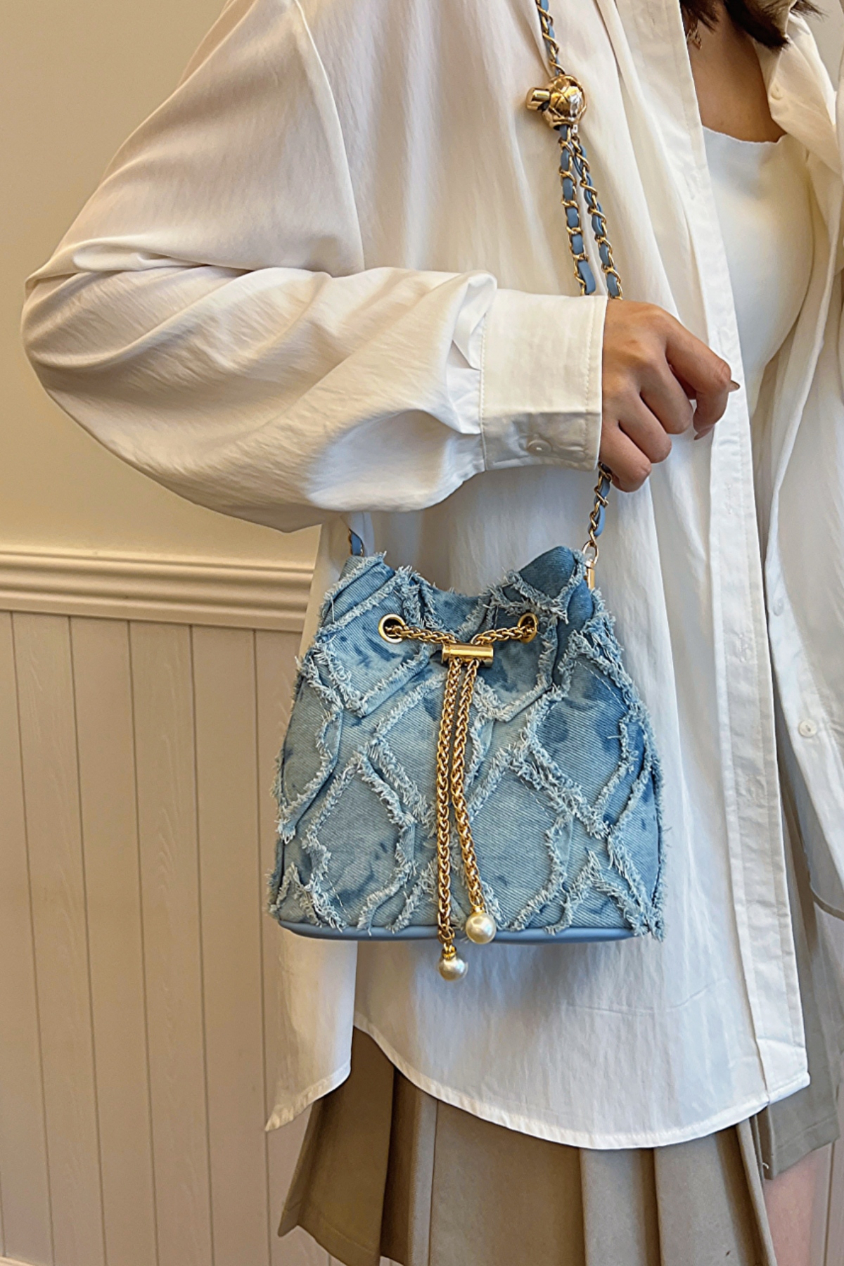 Chain Drawstring Raw Edge Denim Bucket Bag 3