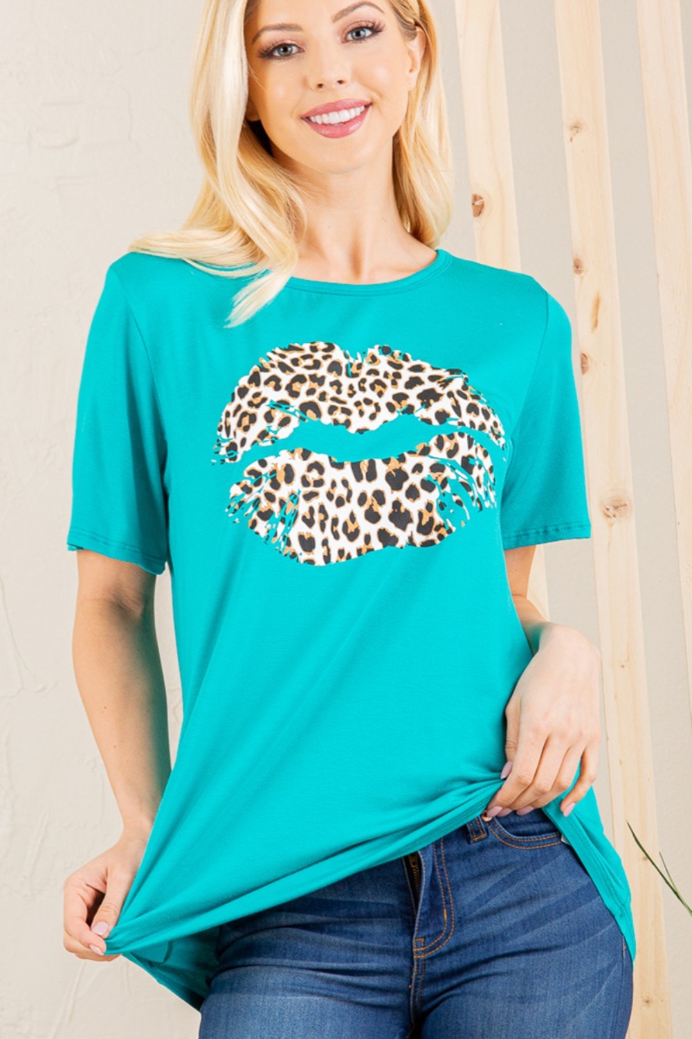 Full Size Leopard Lip Round Neck Short Sleeve T-Shirt Plus Size