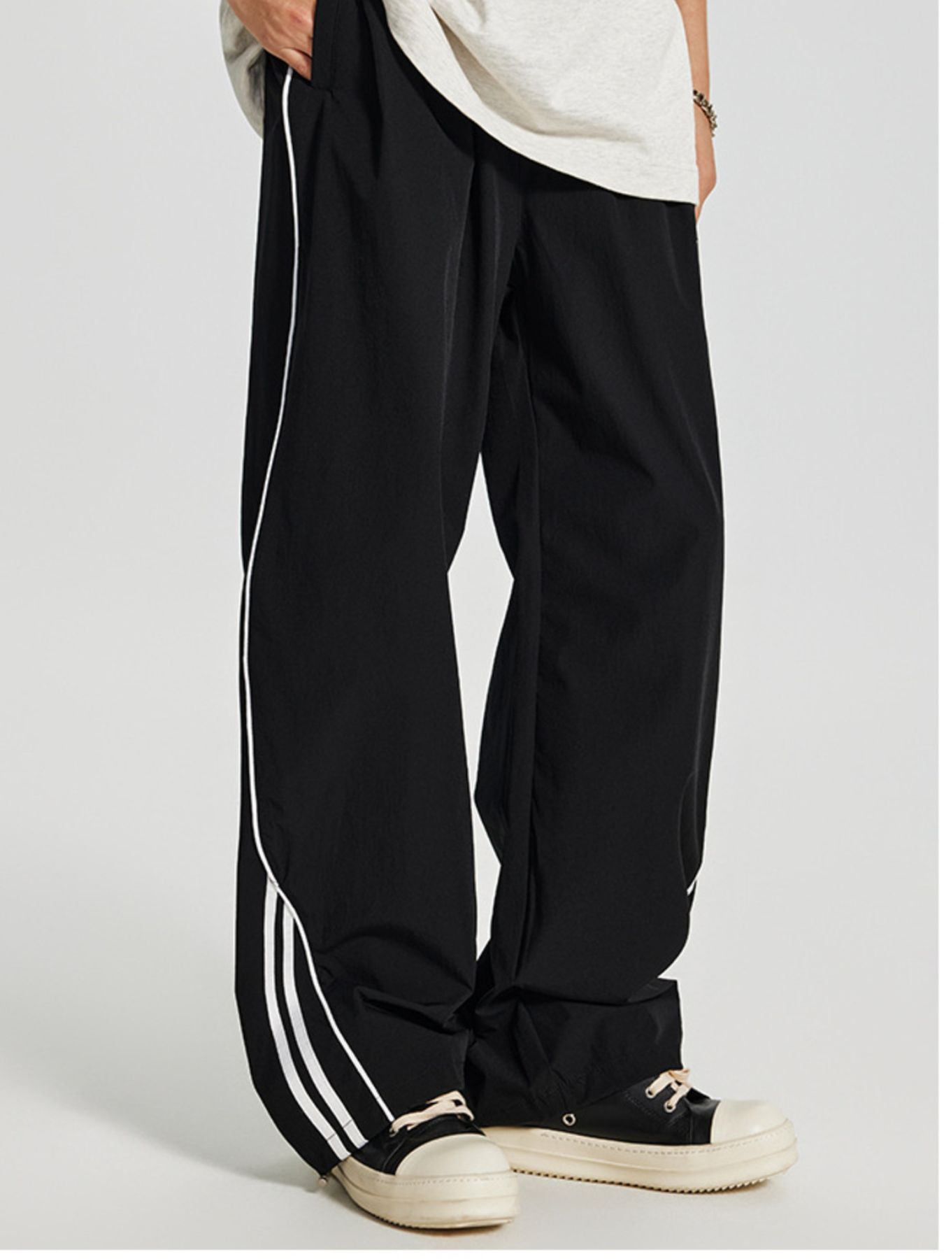 Men's Striped Side Loose Fit Track Pants