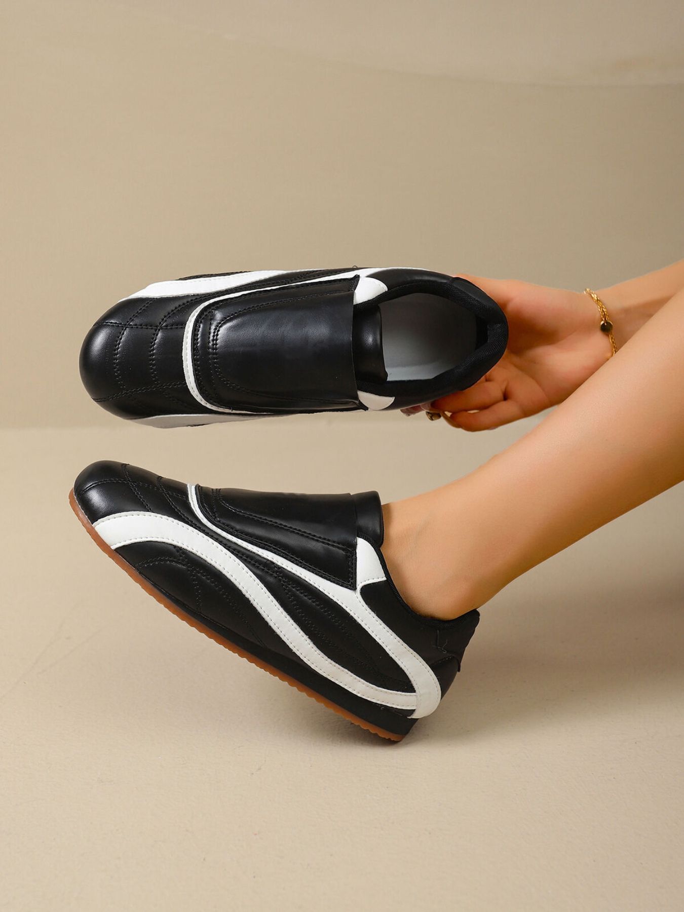 Contrast Round Toe Sneakers