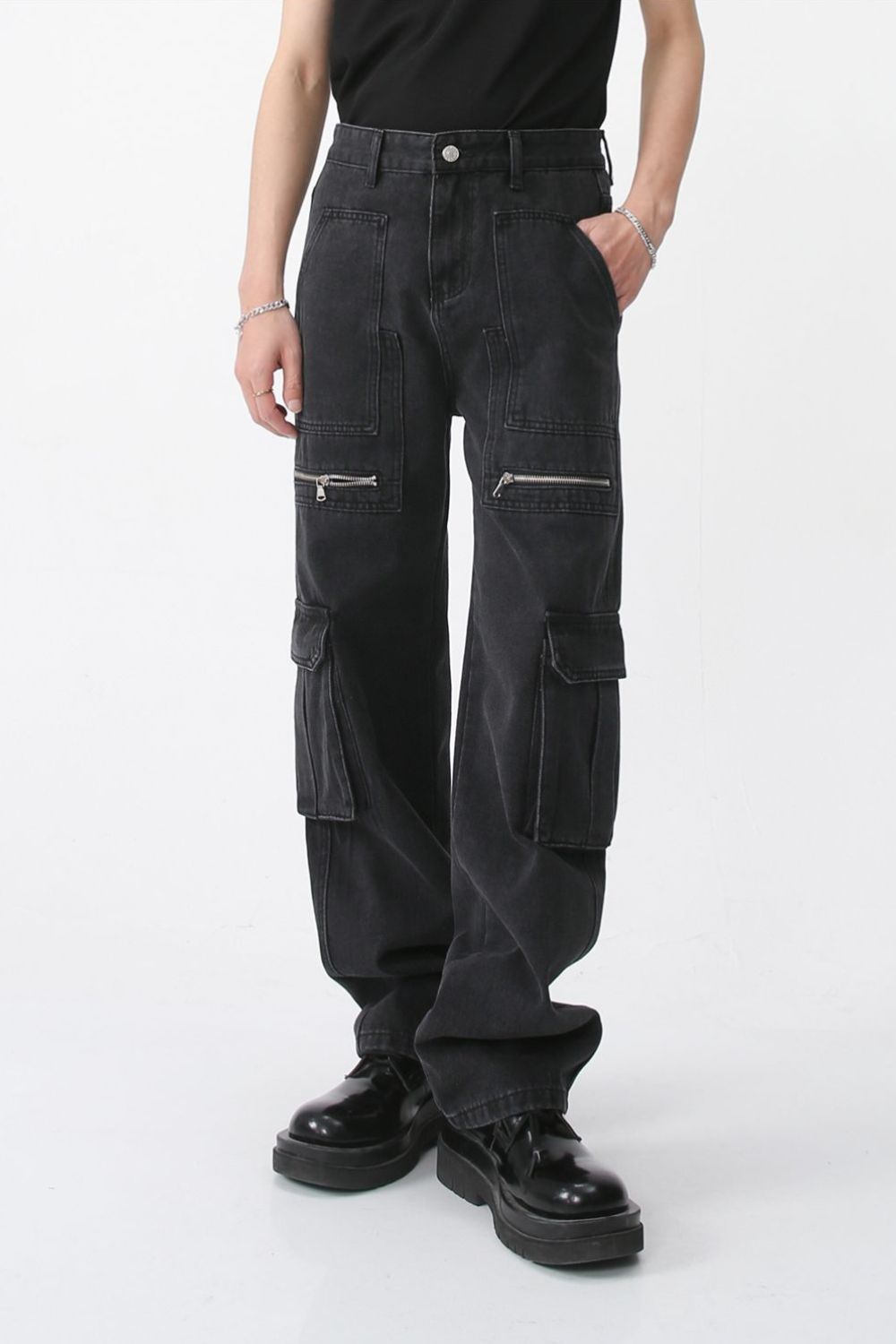 Men's Loose Fit Jeans with Cargo Pockets