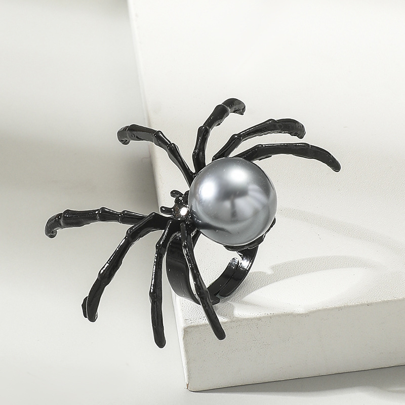 Halloween Spider Pearl Ring