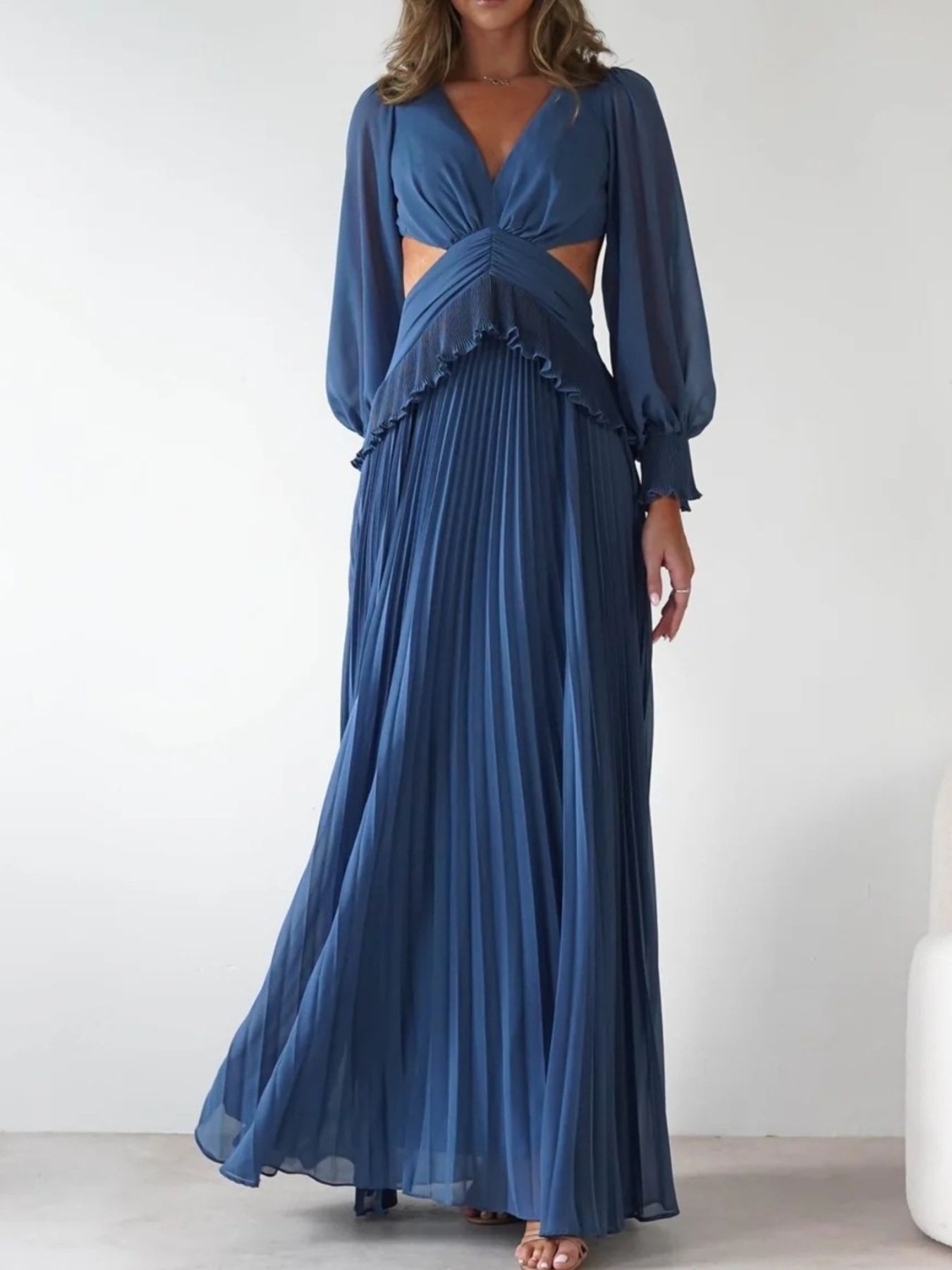 Backless Pleated Long Sleeve Maxi Dress