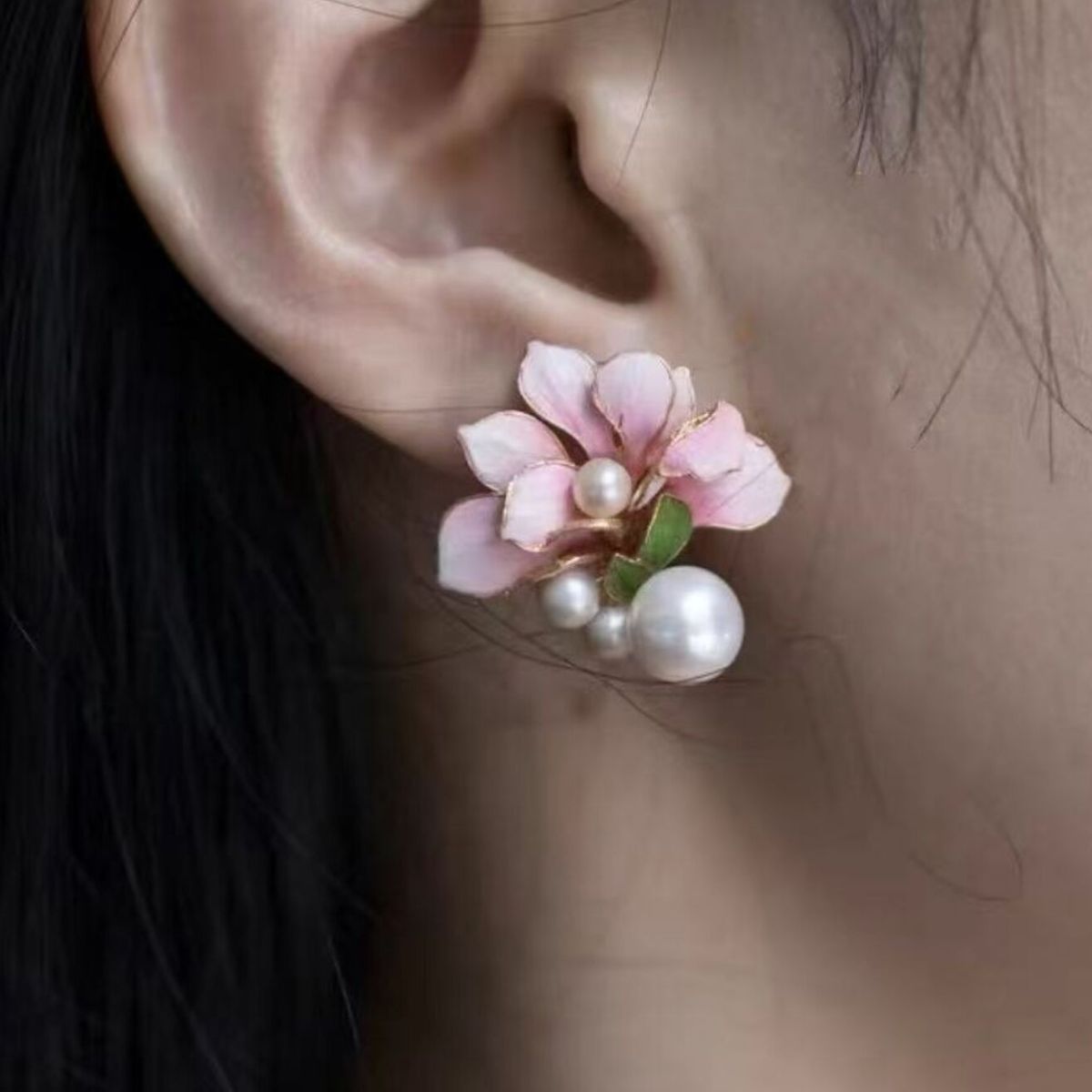 Flower Pearl Stud Earrings