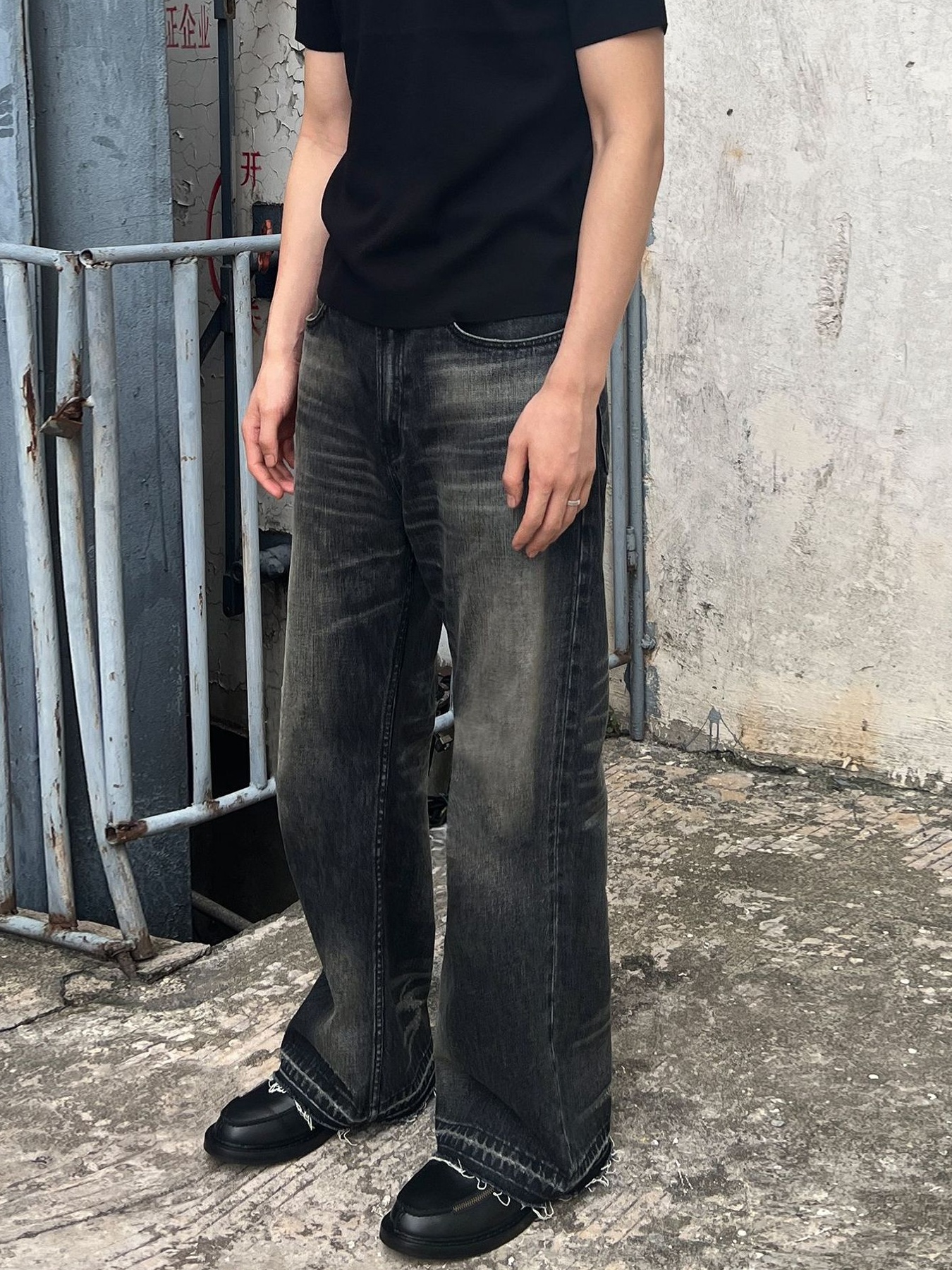 Men's Vintage Washed Frayed Hem Jeans