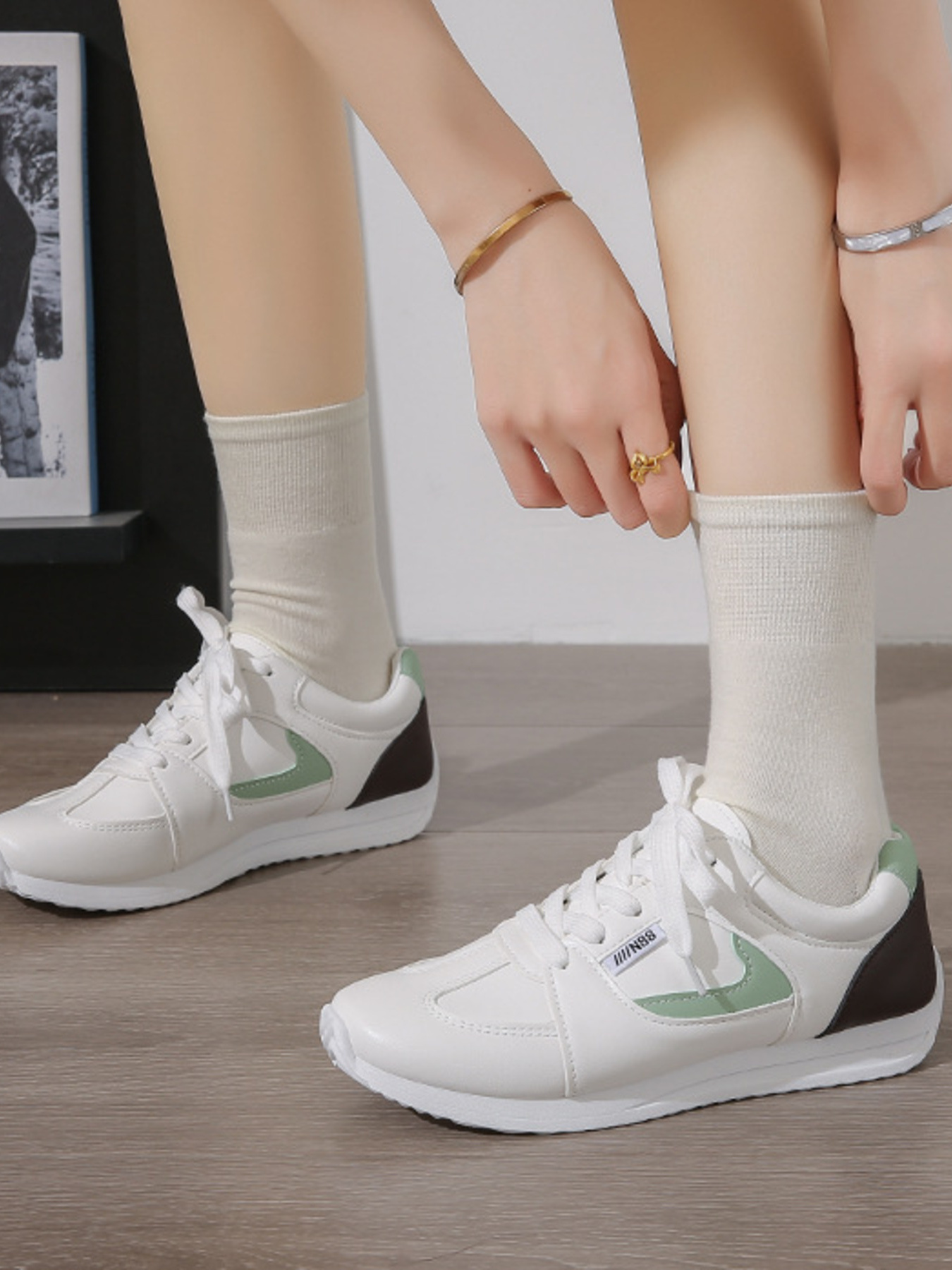 Round Toe Contrast Sneakers