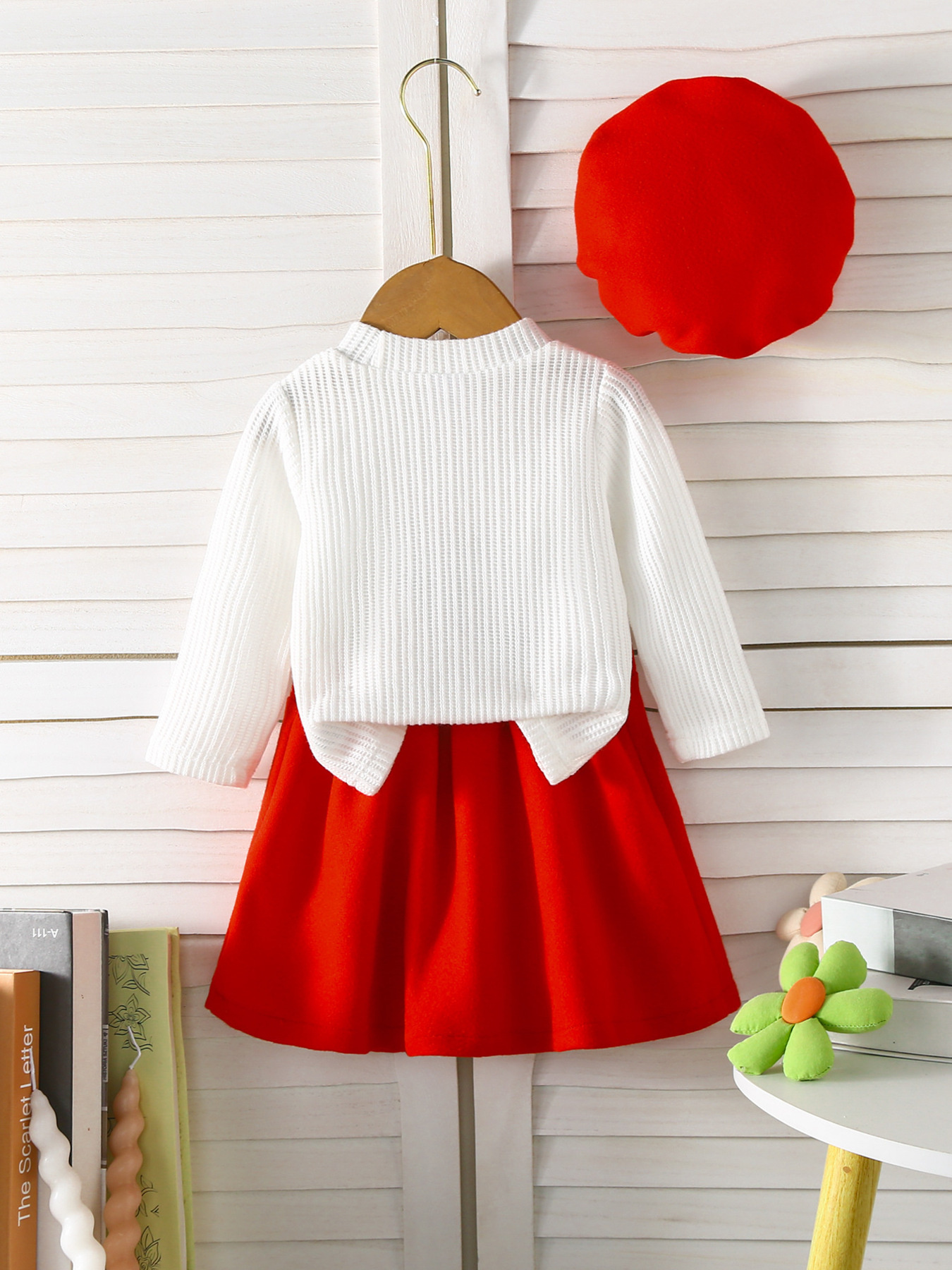 Children's Floral Applique Ribbed Knit Top & Pleated Skirt Set with Hat