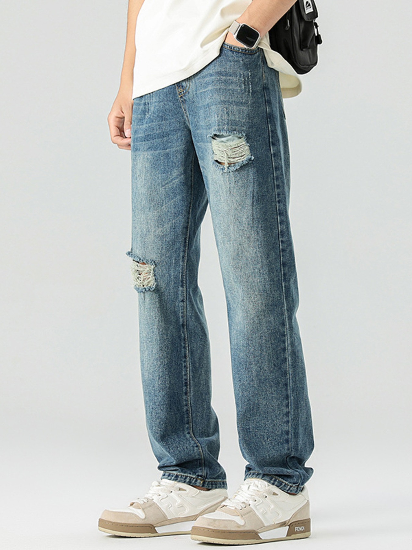 Men's Distressed Relaxed Fit Jeans